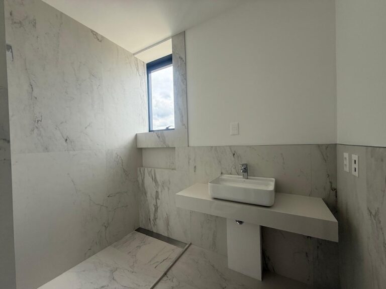 ce483705-b0ee-4f91-b609-f1506076e183