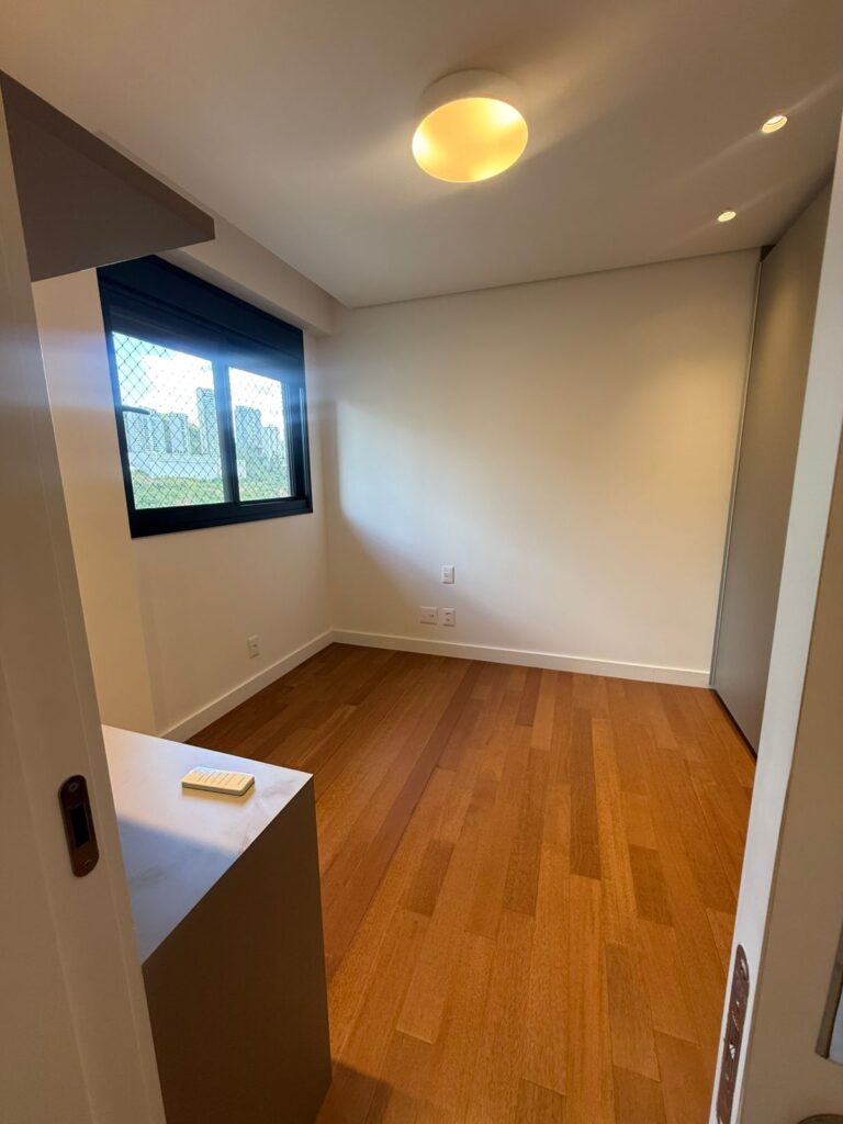 76cc054d-1cd9-4e50-9b31-8636cd653a45